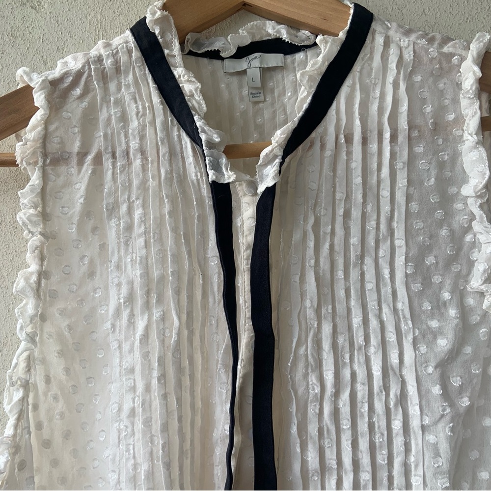 White Sleeveless Top with Black Velvet ribbon - Picture 2 of 9